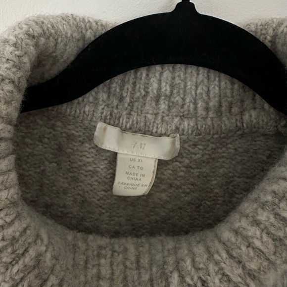 H&M turtleneck knit - Picture 3 of 3